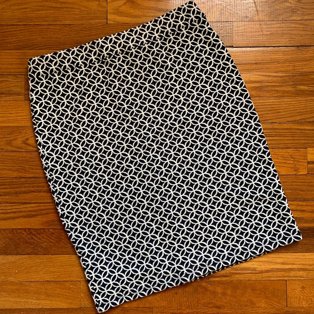 SOLD- Tile print stretch pencil skirt - Picture 2 of 6